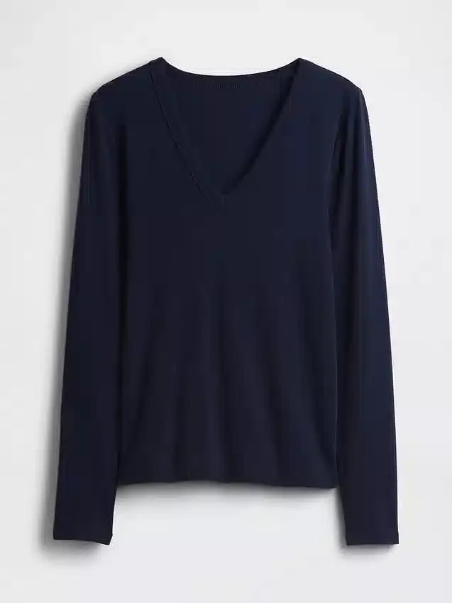 Modernes T-Shirt mit V-Ausschnitt