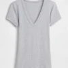 Modernes T-Shirt mit V-Ausschnitt