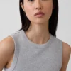 Modernes Tanktop mit Rundhalsausschnitt