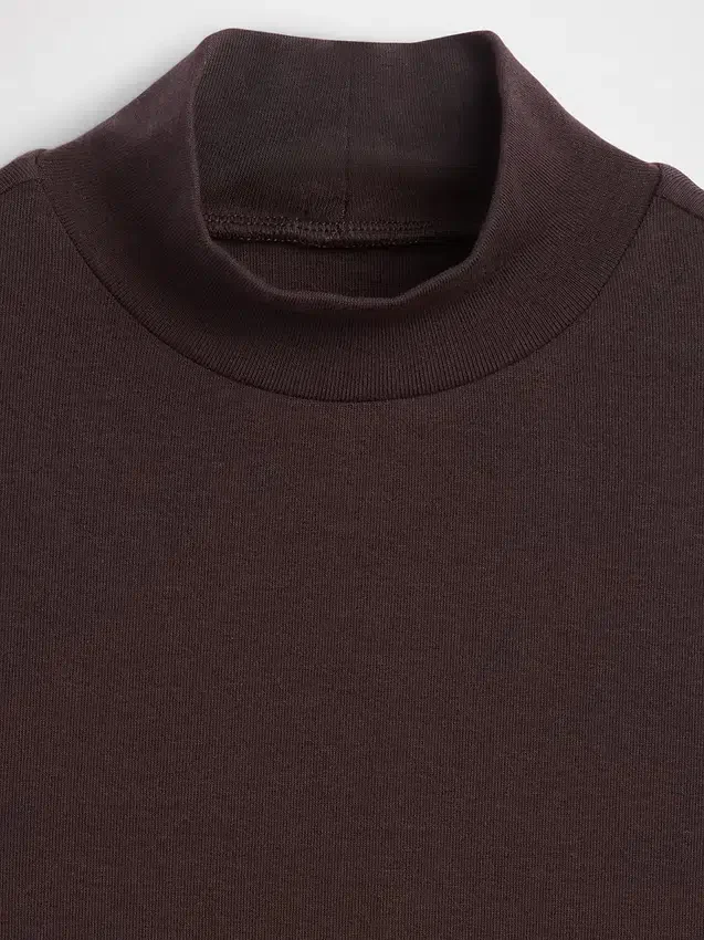 Modernes Tanktop mit Stehkragen