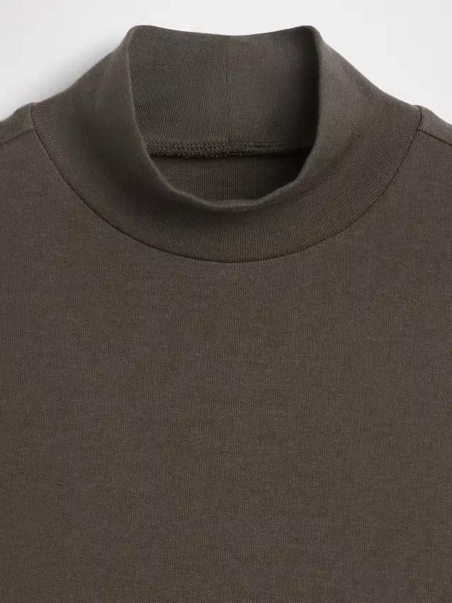 Modernes Tanktop mit Stehkragen