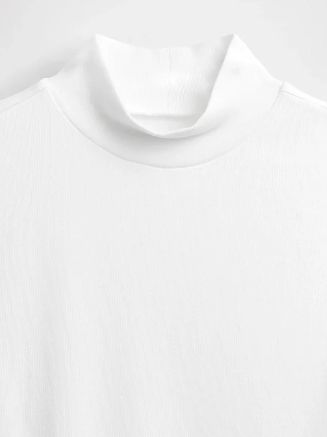 Modernes Tanktop mit Stehkragen