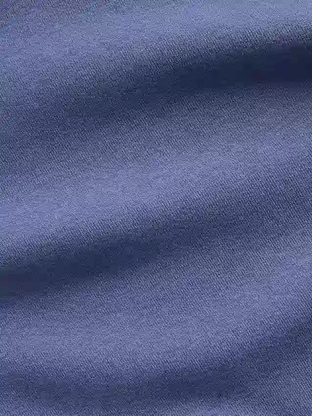 Modernes Tanktop mit Stehkragen