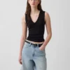 Modernes Tanktop mit V-Ausschnitt