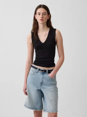 Modernes Tanktop mit V-Ausschnitt