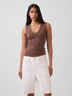 Modernes Tanktop mit V-Ausschnitt