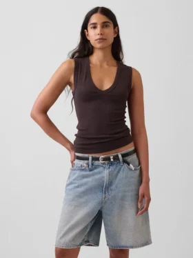 Modernes Tanktop mit V-Ausschnitt