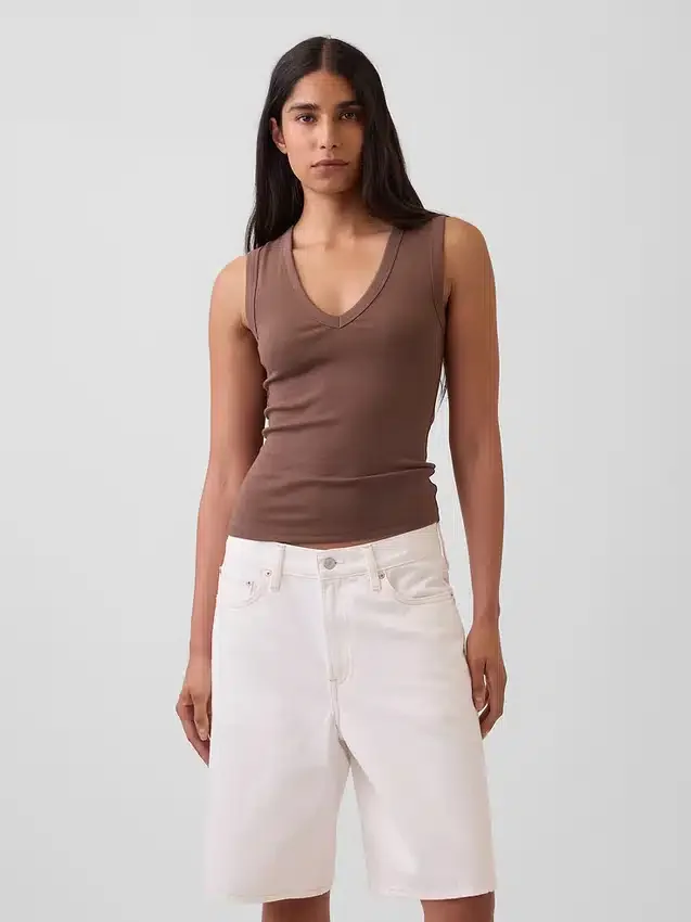 Modernes Tanktop mit V-Ausschnitt
