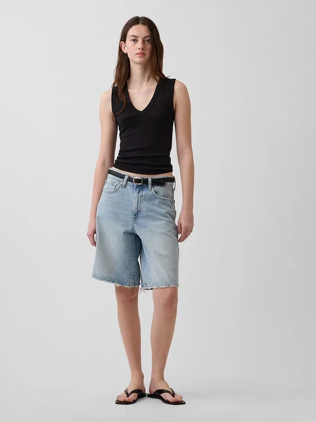 Modernes Tanktop mit V-Ausschnitt