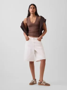 Modernes Tanktop mit V-Ausschnitt