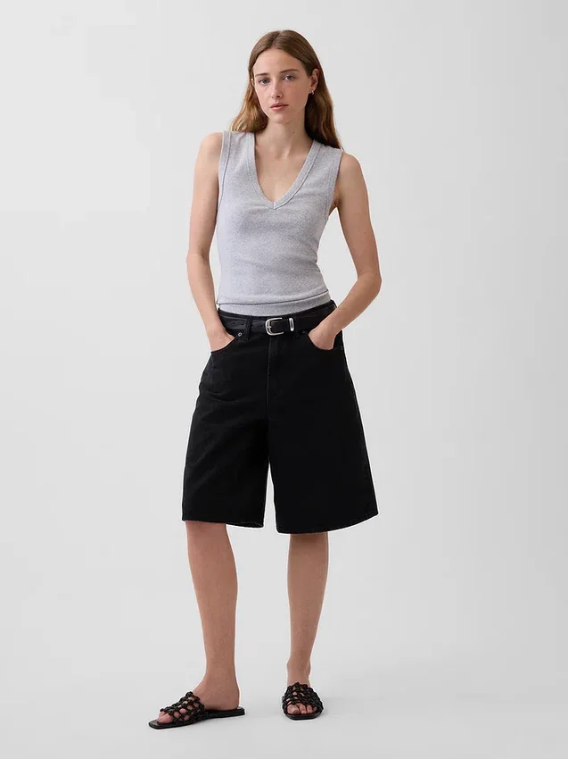 Modernes Tanktop mit V-Ausschnitt