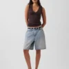 Modernes Tanktop mit V-Ausschnitt