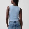 Modernes Tanktop mit V-Ausschnitt