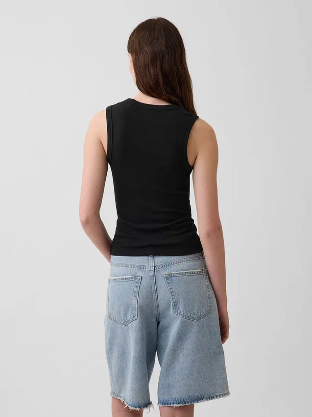 Modernes Tanktop mit V-Ausschnitt