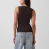 Modernes Tanktop mit V-Ausschnitt