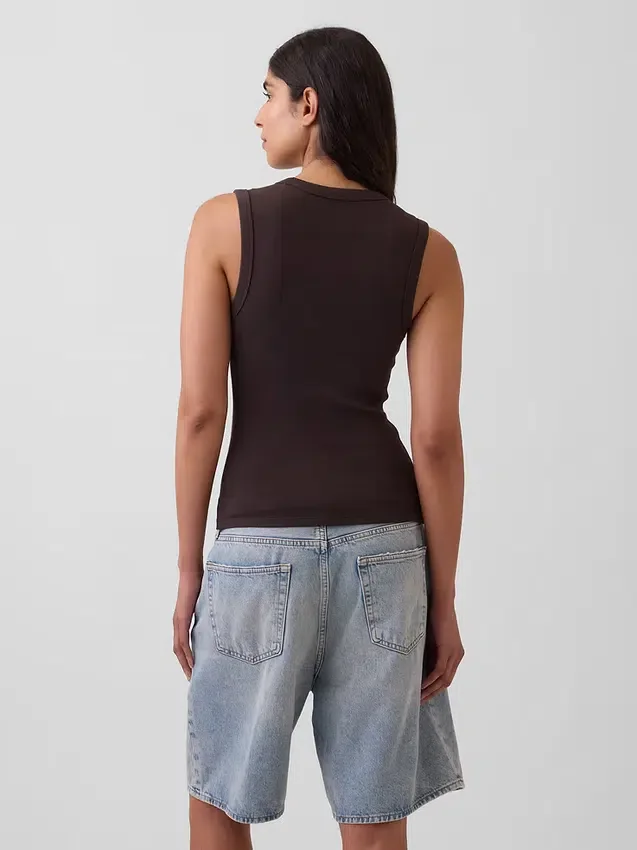Modernes Tanktop mit V-Ausschnitt