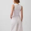 Modernes Tanktop mit V-Ausschnitt
