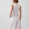 Modernes Tanktop mit V-Ausschnitt