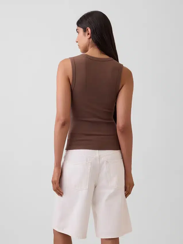 Modernes Tanktop mit V-Ausschnitt
