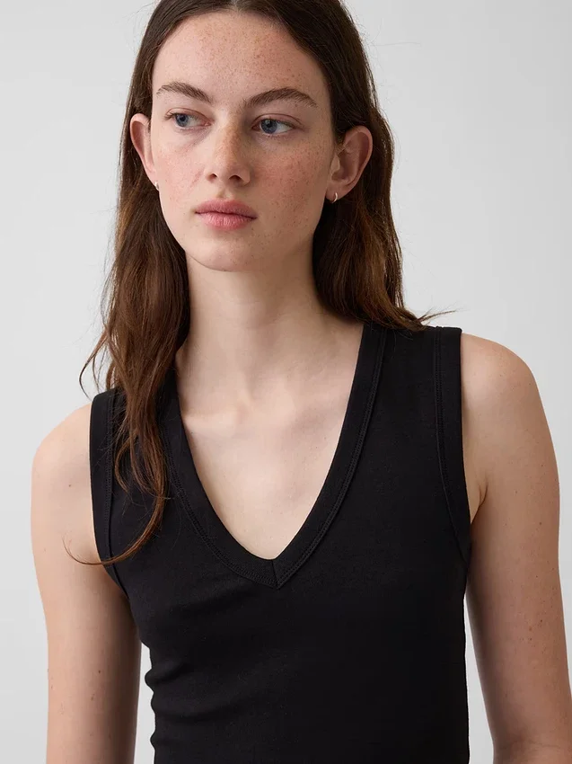 Modernes Tanktop mit V-Ausschnitt