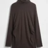 Modernes Umstandsmode-Shirt mit Rollkragen