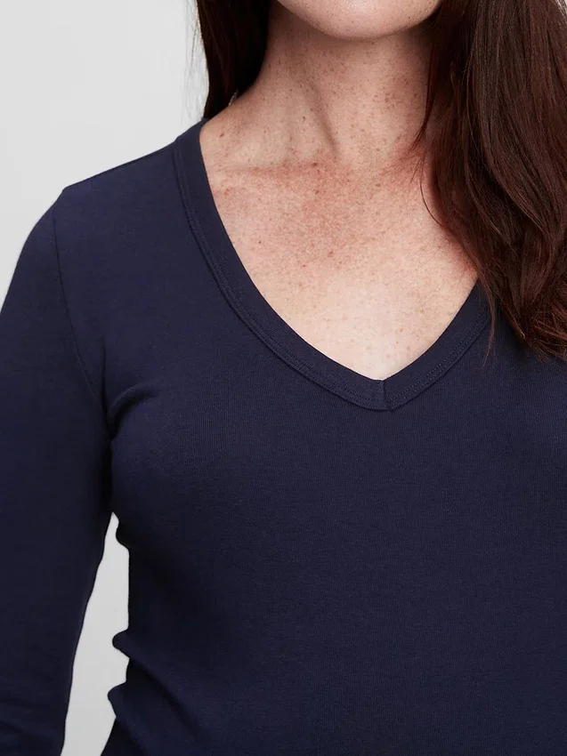 Modernes Umstandsmode-T-Shirt mit V-Ausschnitt