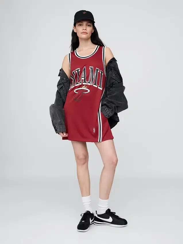 NBA Miami Heat Mini-Kleid aus recyceltem Jersey