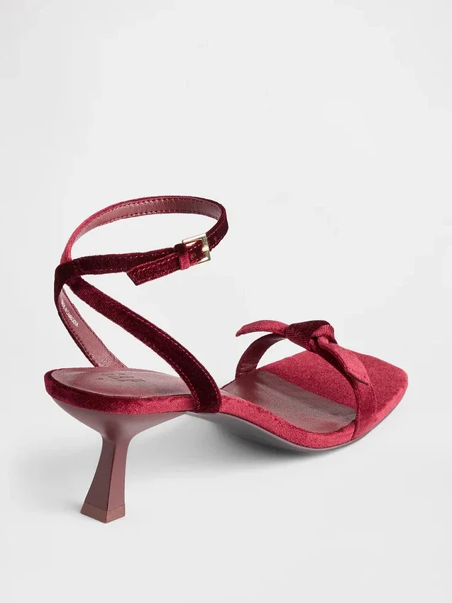 Offene Riemchen-Kitten-Heels mit Samt-Schleife