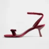 Offene Riemchen-Kitten-Heels mit Samt-Schleife