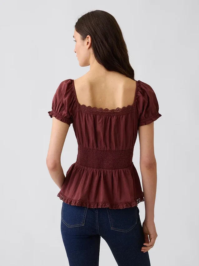 Peplum-Oberteil mit quadratischem Ausschnitt und Spitzenbesatz