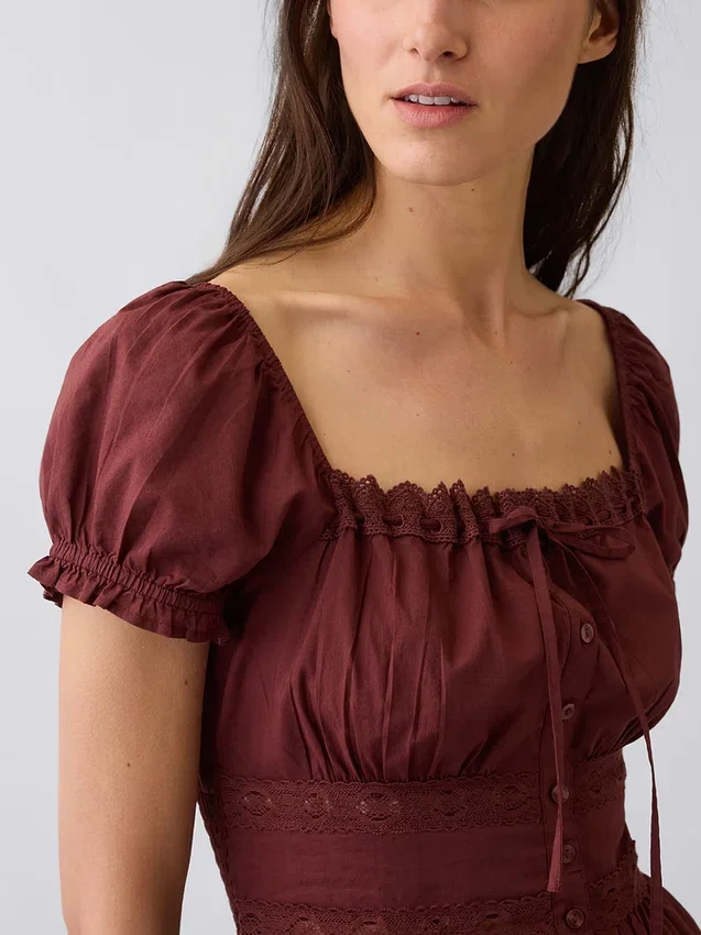 Peplum-Oberteil mit quadratischem Ausschnitt und Spitzenbesatz