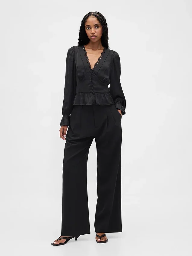 Peplum-Oberteil mit V-Ausschnitt und Lochstickerei
