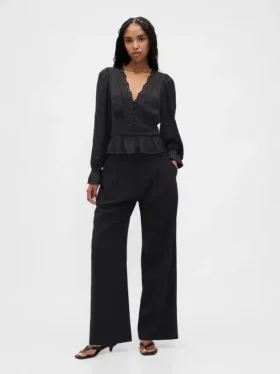 Peplum-Oberteil mit V-Ausschnitt und Lochstickerei