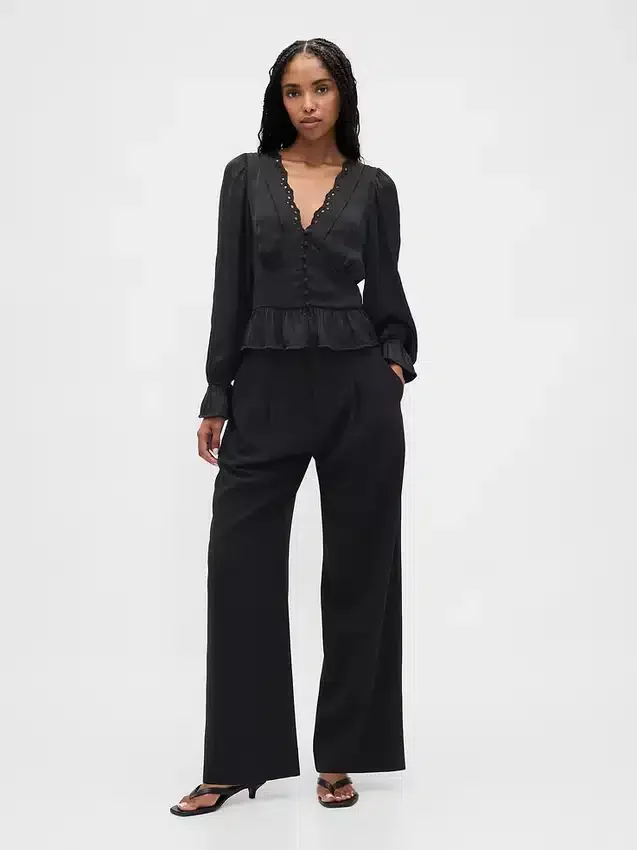 Peplum-Oberteil mit V-Ausschnitt und Lochstickerei