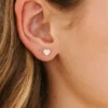 Pierced Co Winzige Ohrstecker mit Schraubverschluss in Pfirsichfarben