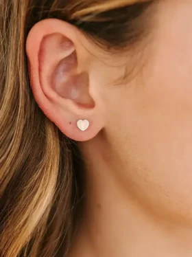 Pierced Co Winzige Ohrstecker mit Schraubverschluss in Pfirsichfarben