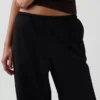 Popeline-Hose mit mittlerer Leibhöhe, lockerer Passform und weitem Bein