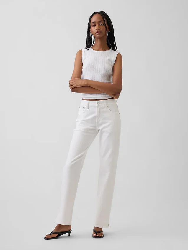 Relaxed Straight Jeans mit mittlerer Leibhöhe und gespaltenem Saum