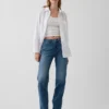 Relaxed Straight Jeans mit mittlerer Leibhöhe und gespaltenem Saum