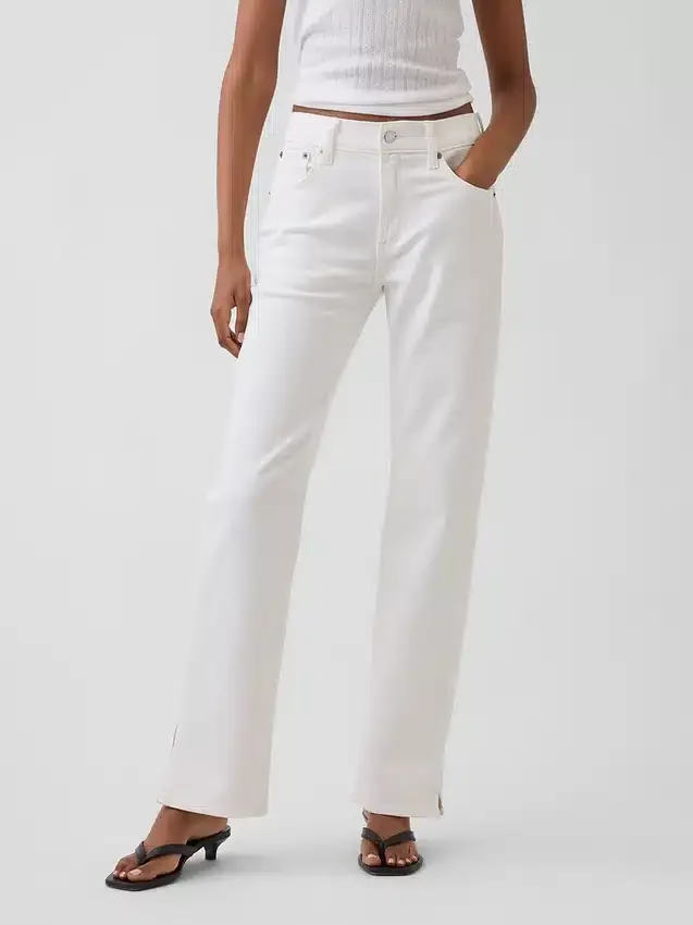 Relaxed Straight Jeans mit mittlerer Leibhöhe und gespaltenem Saum