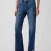 Relaxed Straight Jeans mit mittlerer Leibhöhe und gespaltenem Saum