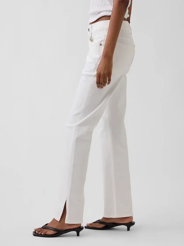 Relaxed Straight Jeans mit mittlerer Leibhöhe und gespaltenem Saum