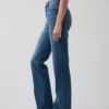 Relaxed Straight Jeans mit mittlerer Leibhöhe und gespaltenem Saum