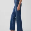 Relaxed Straight Jeans mit mittlerer Leibhöhe und gespaltenem Saum