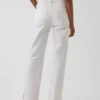 Relaxed Straight Jeans mit mittlerer Leibhöhe und gespaltenem Saum