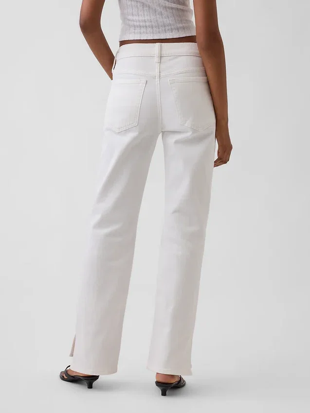Relaxed Straight Jeans mit mittlerer Leibhöhe und gespaltenem Saum
