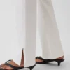 Relaxed Straight Jeans mit mittlerer Leibhöhe und gespaltenem Saum