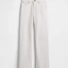 Relaxed Straight Jeans mit mittlerer Leibhöhe und gespaltenem Saum