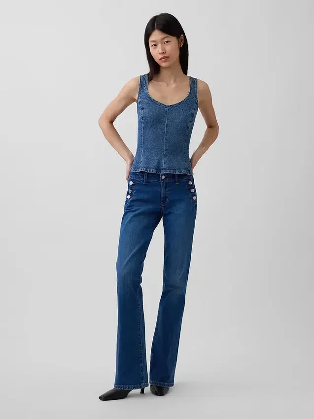 Eng anliegendes Peplum-Oberteil aus Denim