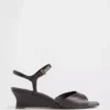 Sandalen mit Keilabsatz aus veganem Leder